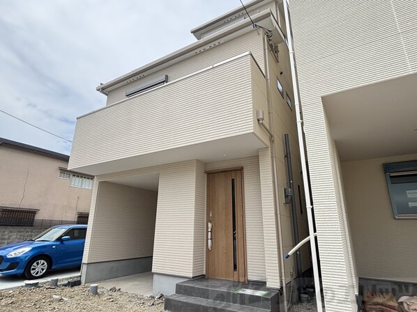 ファミリエ津之江D棟の物件外観写真